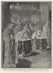 Le roi et la reine agenouillés aux prie-Dieu immédiatement après leur entrée